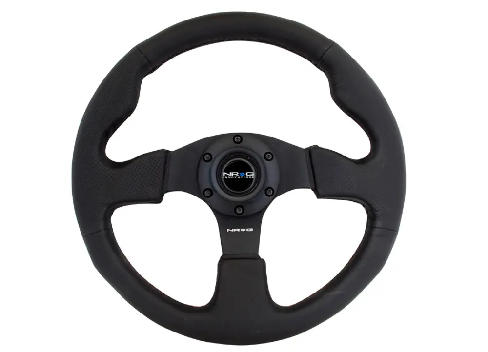Tovární Cena NRG Innovations sportovní volant New Age s průměrem 320mm, v koženém provedení s třemi variantami prošívání, barva prošívání volantu Černá