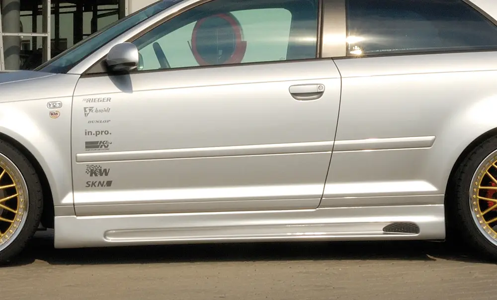 Rieger boční práh mont. strana levá pro Audi A3 8P 3-dvéř., kabriolet po faceliftu, r.v. 07/08-, plast ABS bez povrchové úpravy, s prolisem a výřezem Aktuální