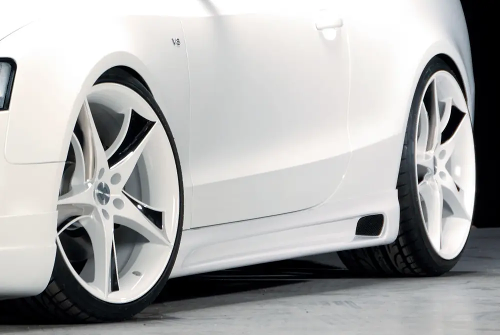 Rieger boční práh mont. strana pravá pro Audi A5 B8, B81 kabriolet, kupé vč. faceliftu, r.v. 06/07-07/11, 10/11-06/16, plast ABS bez povrchové úpravy, s prolisem a výřezem Odeslání Ihned