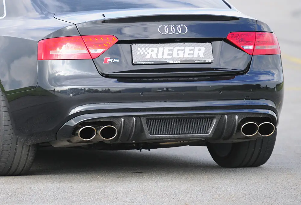 Objednat Nyní Rieger vložka zadního nárazníku pro Audi A5 B8, B81 Sportback před faceliftem, plast ABS s povrchovou úpravou Carbon-Look, S-Line, pro sportovní koncovky na obou stranách 4x115x85 mm