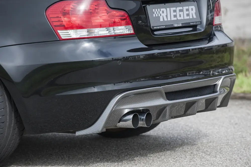 Rieger vložka zadního nárazníku pro BMW řada 1 E82, E88 kabriolet, kupé, plast ABS s povrchovou úpravou Carbon-Look, pro dvojitou koncovku vlevo Horká Nabídka