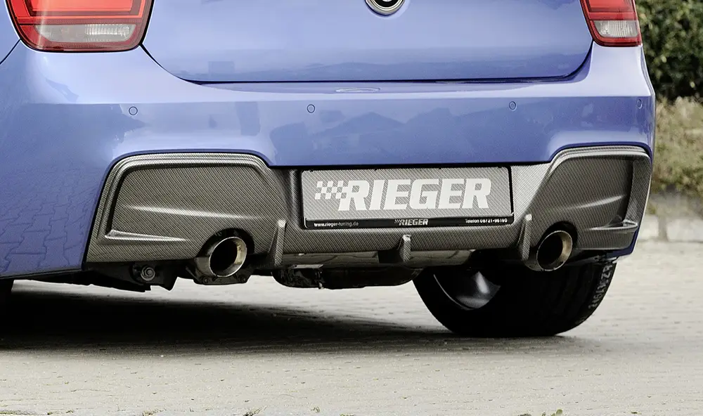 Rieger vložka zadního nárazníku pro BMW řada 1 F20, F21 sedan / 2-dvéř., sedan / 4-dvéř. před faceliftem, plast ABS s povrchovou úpravou Carbon-Look, pro orig. koncovky na obou stranách Vysoce Kvalitní