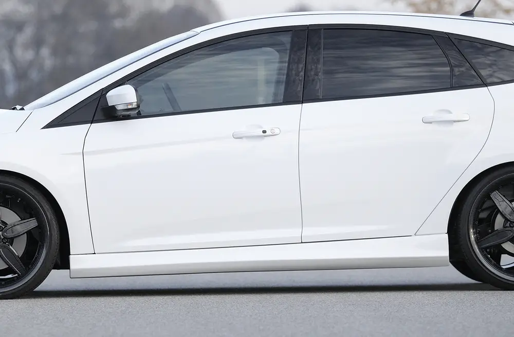 Výprodej Rieger boční práh mont. strana levá pro Ford Focus 3 vč. RS, ST 5-dvéř. (combi), 5-dvéř. (sedan) vč. faceliftu, r.v. 01/16-, 02/11-11/14, 08/12-11/14, 12/14-, plast ABS bez povrchové úpravy