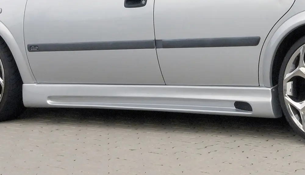 Rieger boční práh mont. strana pravá pro Opel Astra G 5-dvéř., caravan, fastback, hatchback, notchback, plast ABS bez povrchové úpravy, s prolisem a výřezem Aktuální