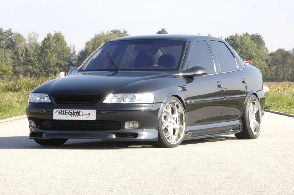 Rieger boční práh mont. strana pravá pro Opel Vectra B caravan, hatchback, notchback, plast ABS bez povrchové úpravy, s prolisem, s prolisem a dvěma výřezy Víkendová Akce