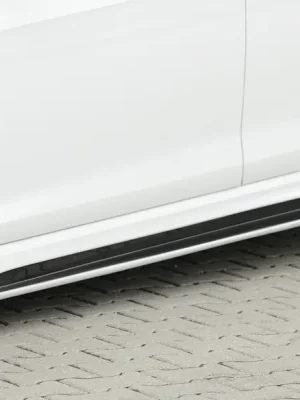 Rieger boční práh mont. strana levá pro Seat Leon 5F 3-dvéř. (sc), r.v. 10/12-, plast ABS s povrchovou úpravou Carbon-Look, s prolisem a výřezem Novinka