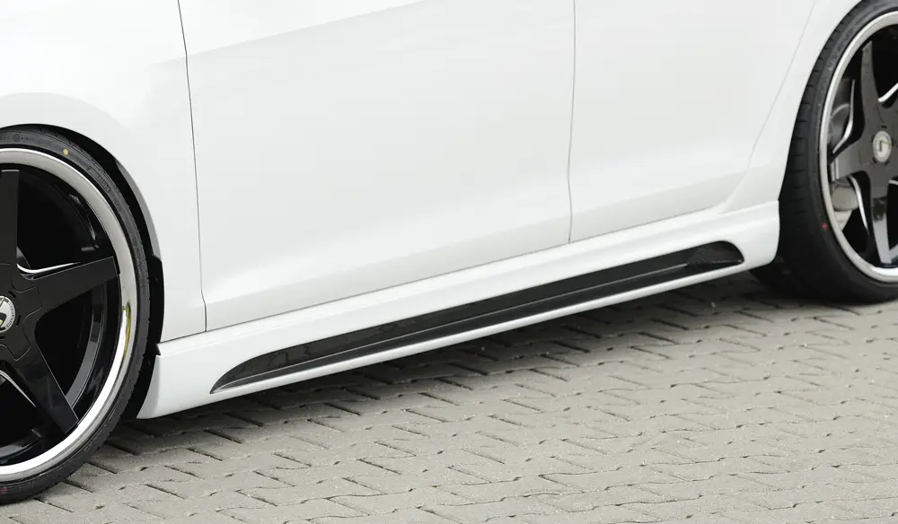 Rieger boční práh mont. strana levá pro Seat Leon 5F 3-dvéř. (sc), r.v. 10/12-, plast ABS s povrchovou úpravou Carbon-Look, s prolisem a výřezem Novinka