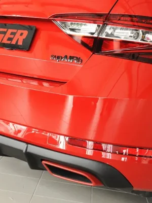 Rieger vložka zadního nárazníku pro Škoda Superb III 3T, 3V combi, sedan vč. faceliftu, plast ABS bez povrchové úpravy, 2.0 TSI (200/206kW), bez tažného zařízení Akční Nabídka
