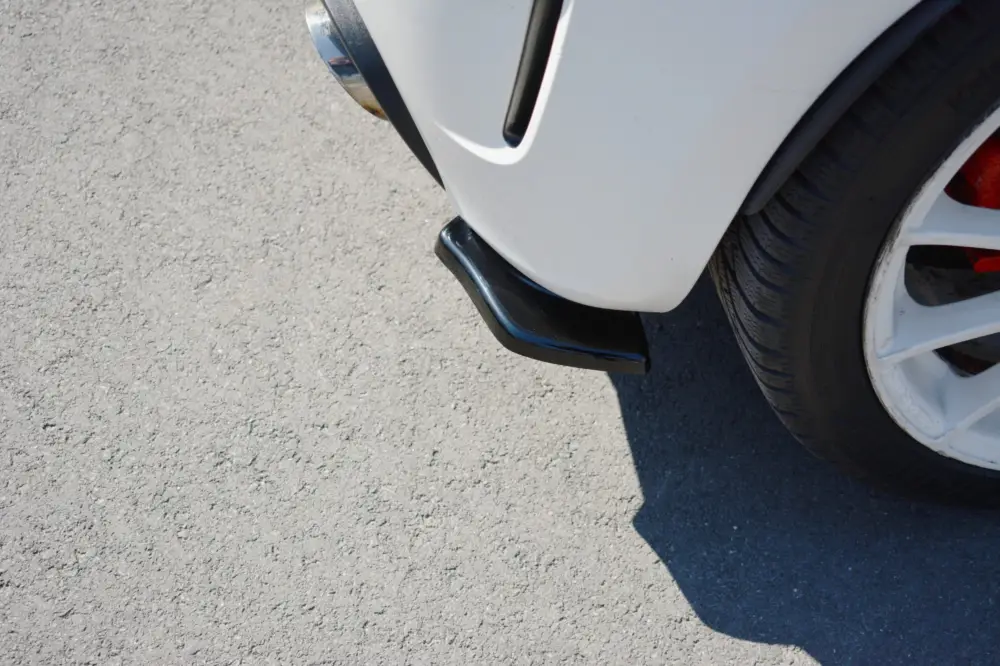 Tovární Cena Maxton Design boční difuzory pod zadní nárazník pro Fiat 500/595/695 Abarth Mk1, černý lesklý plast ABS