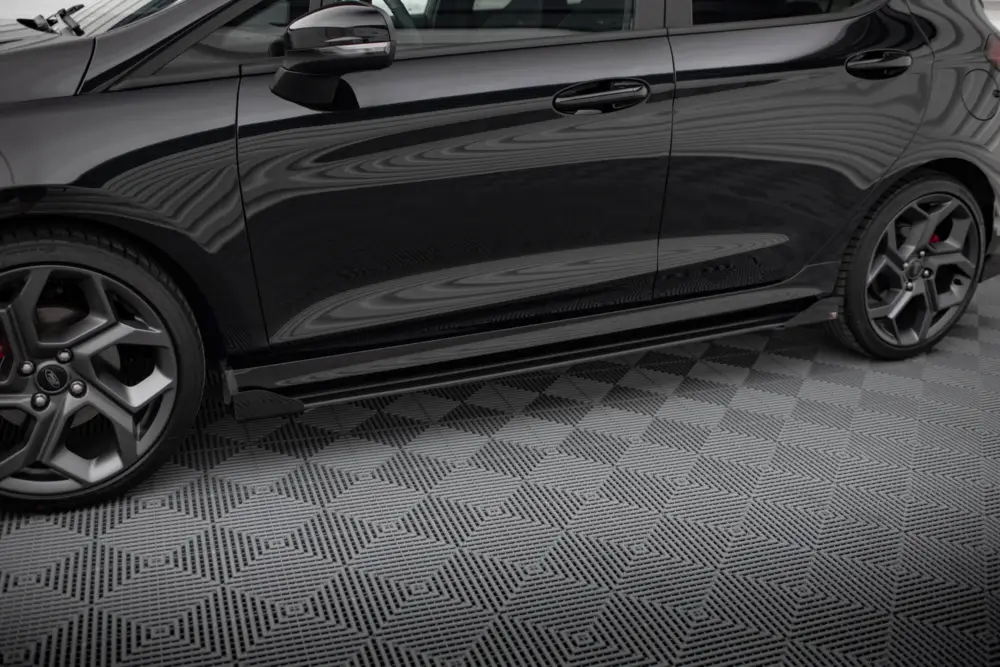 Nejlepší Cena Maxton Design "Racing durability" difuzory pod boční prahy s křidélky pro Ford Fiesta, Fiesta ST Mk8, plast ABS bez povrchové úpravy, s červenou linkou