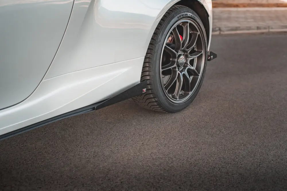 Autentický Maxton Design křidélka bočních difuzorů pro Toyota GR Yaris Mk3, černý lesklý plast ABS