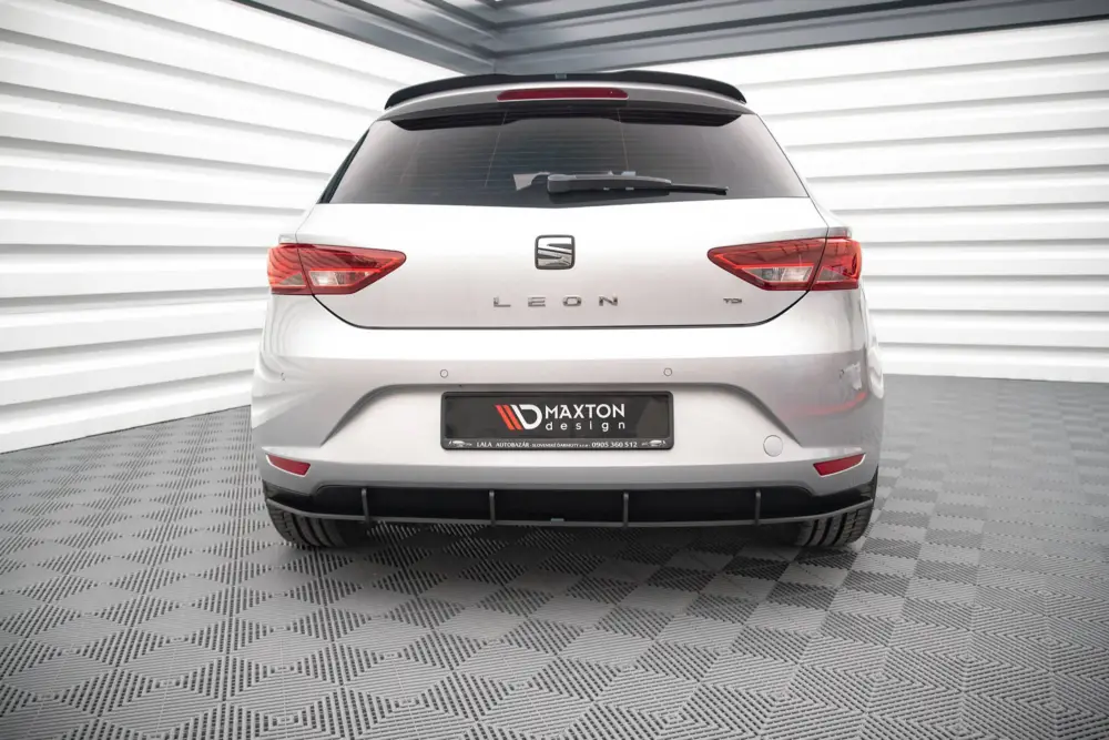 Maxton Design "Street Pro" difuzor zadního nárazníku pro Seat Leon Mk3, plast ABS bez povrchové úpravy, s červenou linkou Cenově Výhodný