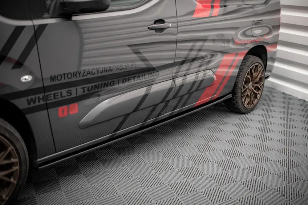 Nová Kolekce Maxton Design difuzory pod boční prahy pro Peugeot Partner Mk3, černý lesklý plast ABS