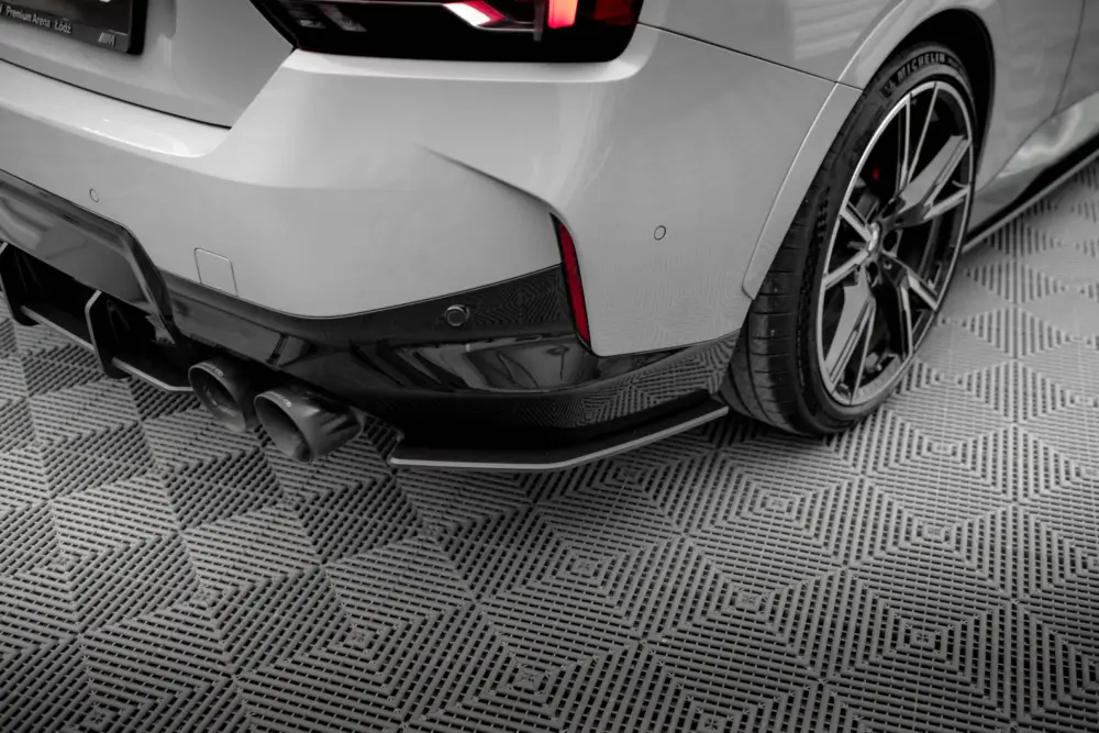Maxton Design "Street Pro" boční difuzory pod zadní nárazník pro BMW řada 2 G42 M240i, plast ABS bez povrchové úpravy, s červenou linkou Aktuální
