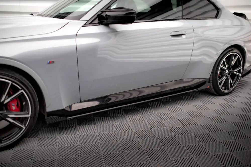 Akční Nabídka Maxton Design "Street Pro" difuzory pod boční prahy s křidélky pro BMW řada 2 G42 M240i, G42 M-Pack, plast ABS bez povrchové úpravy, s červenou linkou