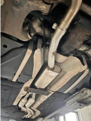 Super Cena Fox Sportauspuff přední díl s tlumičem pro BMW řada 5 E60 2006- s motorem 2.0, 2.2, 2.5, 3.0