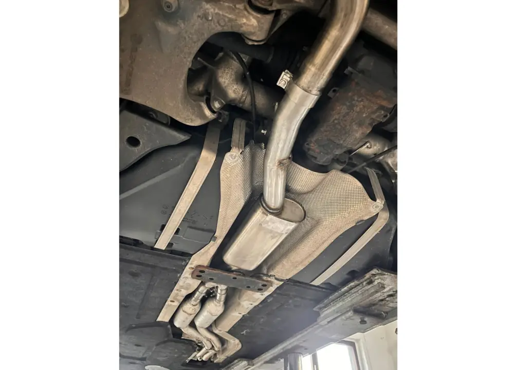 Super Cena Fox Sportauspuff přední díl s tlumičem pro BMW řada 5 E60 2006- s motorem 2.0, 2.2, 2.5, 3.0