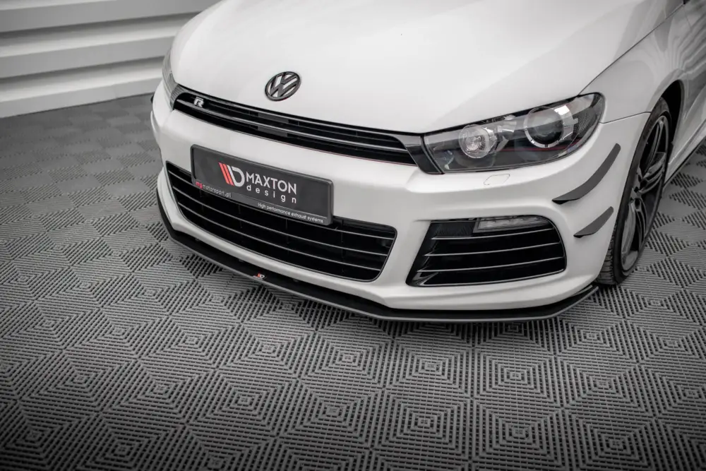 Maxton Design "Street Pro" spoiler pod přední nárazník pro Volkswagen Scirocco R Mk3, plast ABS bez povrchové úpravy, s červenou linkou Výprodej