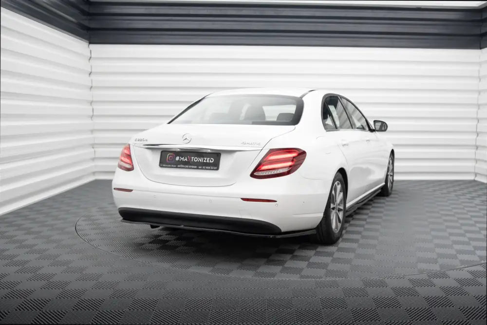 Super Cena Maxton Design středový spoiler pod zadní nárazník s žebrováním pro Mercedes třída E W213/Standard, černý lesklý plast ABS