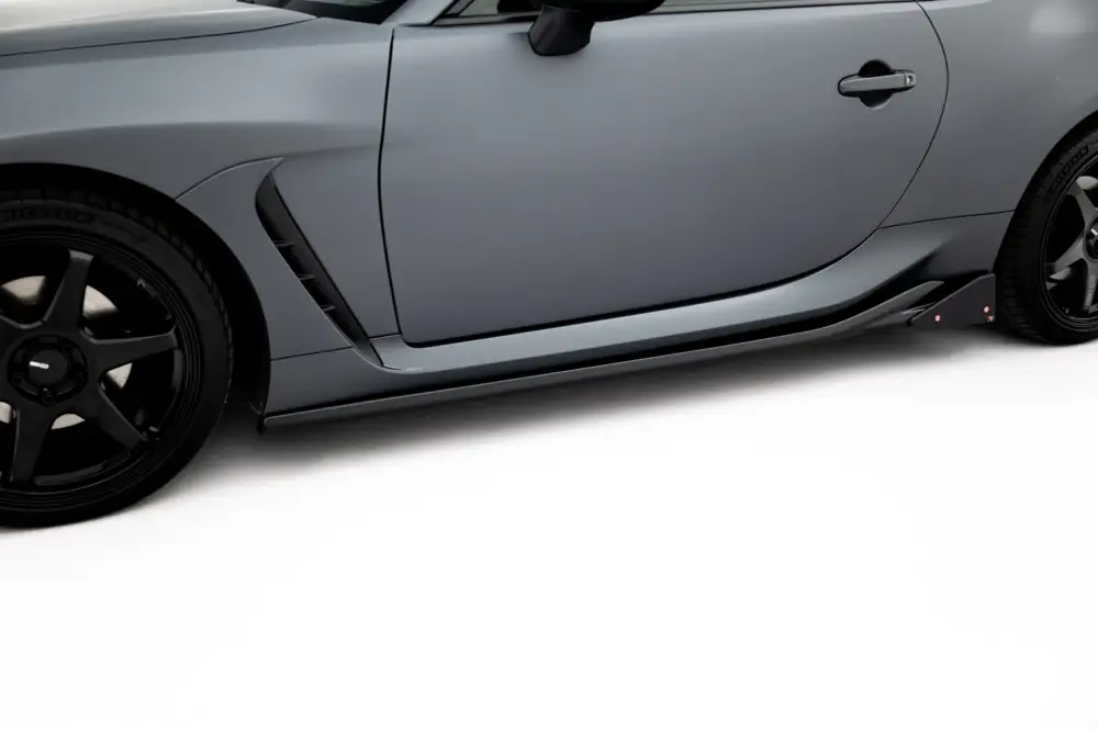 Výhodná Nabídka Maxton Design difuzory pod boční prahy s křidélky ver.1 pro Toyota GR86 Mk1, černý lesklý plast ABS