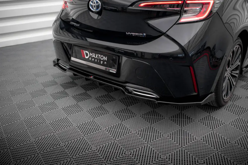Maxton Design středový spoiler pod zadní nárazník s žebrováním pro Toyota Corolla XII 2019-/Hatchback, černý lesklý plast ABS Poslední Šance