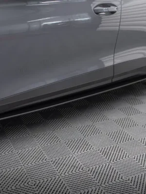 Časově Omezené Maxton Design "Street Pro" difuzory pod boční prahy pro Cupra Formentor Mk1, plast ABS bez povrchové úpravy, s červenou linkou