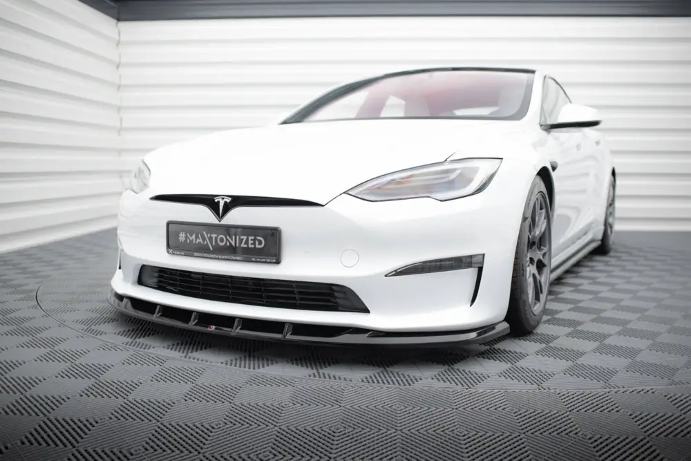Tovární Cena Maxton Design spoiler pod přední nárazník ver.3 pro Tesla Model S Plaid Mk1 Facelift, černý lesklý plast ABS