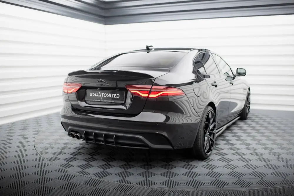 Nejprodávanější Maxton Design "Street Pro" difuzor zadního nárazníku pro Jaguar XE Mk1 Facelift, plast ABS bez povrchové úpravy, s černou a červenou linkou