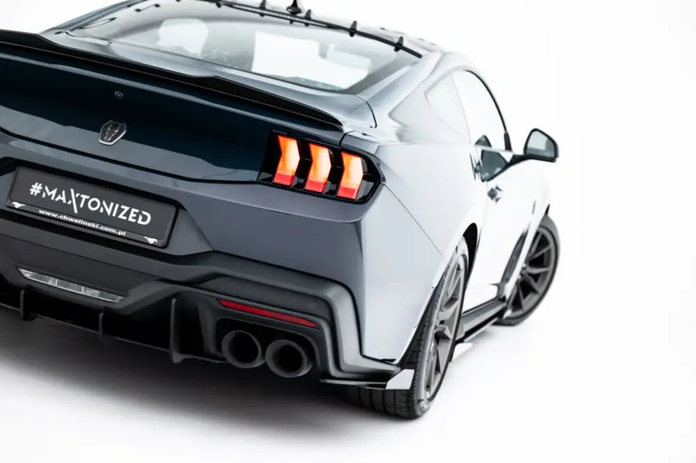 Jen Po Omezenou Doba Maxton Design "Street Pro" boční difuzory pod zadní nárazník s křidélky pro Ford Mustang Mk7 Dark Horse, plast ABS bez povrchové úpravy