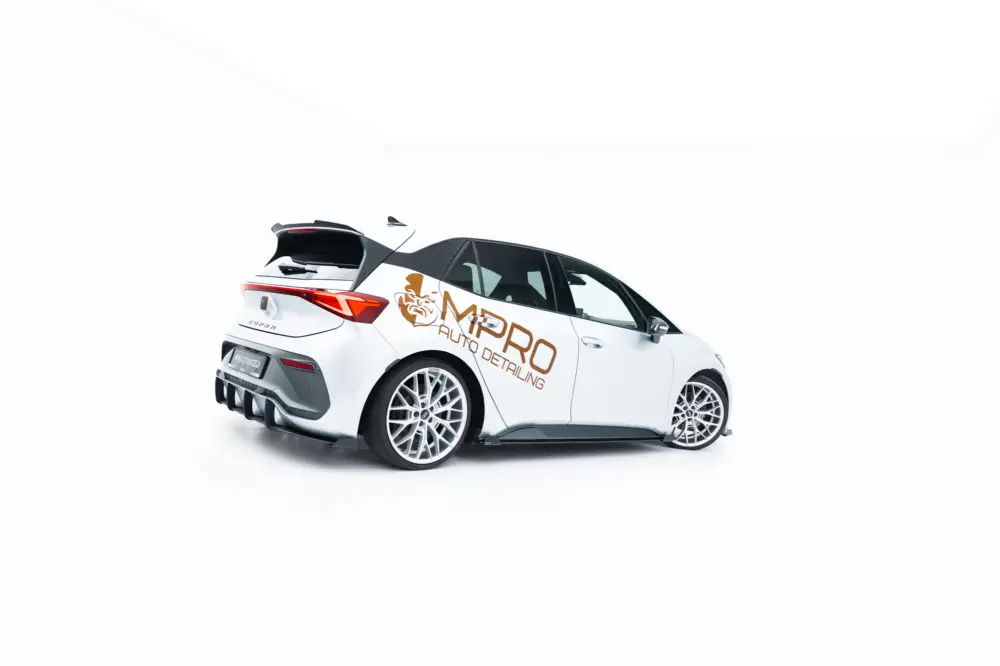 Tovární Cena Maxton Design "Street Pro" difuzory pod boční prahy s křidélky pro Cupra Born Mk1, plast ABS bez povrchové úpravy