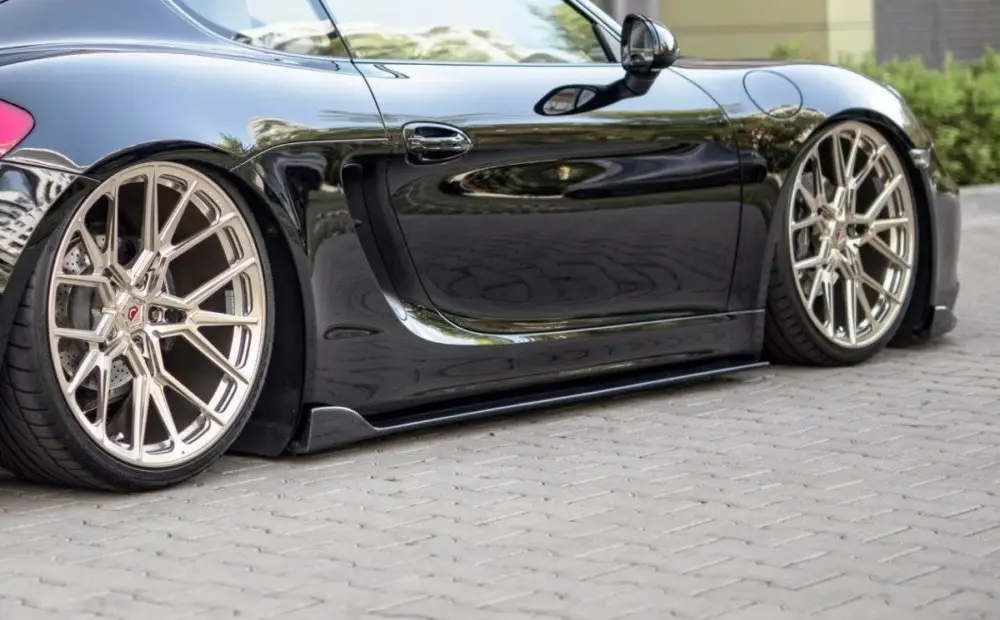 Nová Kolekce Maxton Design difuzory pod boční prahy pro Porsche Cayman Mk2 981, materiál laminát bez základového nátěru