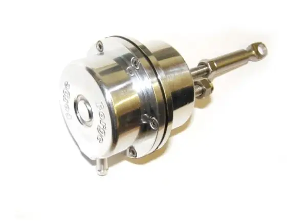 Forge Motorsport nastavitelný interní wastegate actuator pro Ford Focus RS Mk1, varianta tyčky Rovná, provedení Membránové, pružina červená 20 psi Aktuální