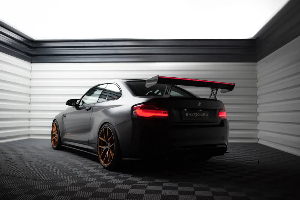 Maxton Design zadní křídlo s úzce rozkročenými držáky a LED světlem pro BMW M2 F87, pravý karbon Časově Omezené