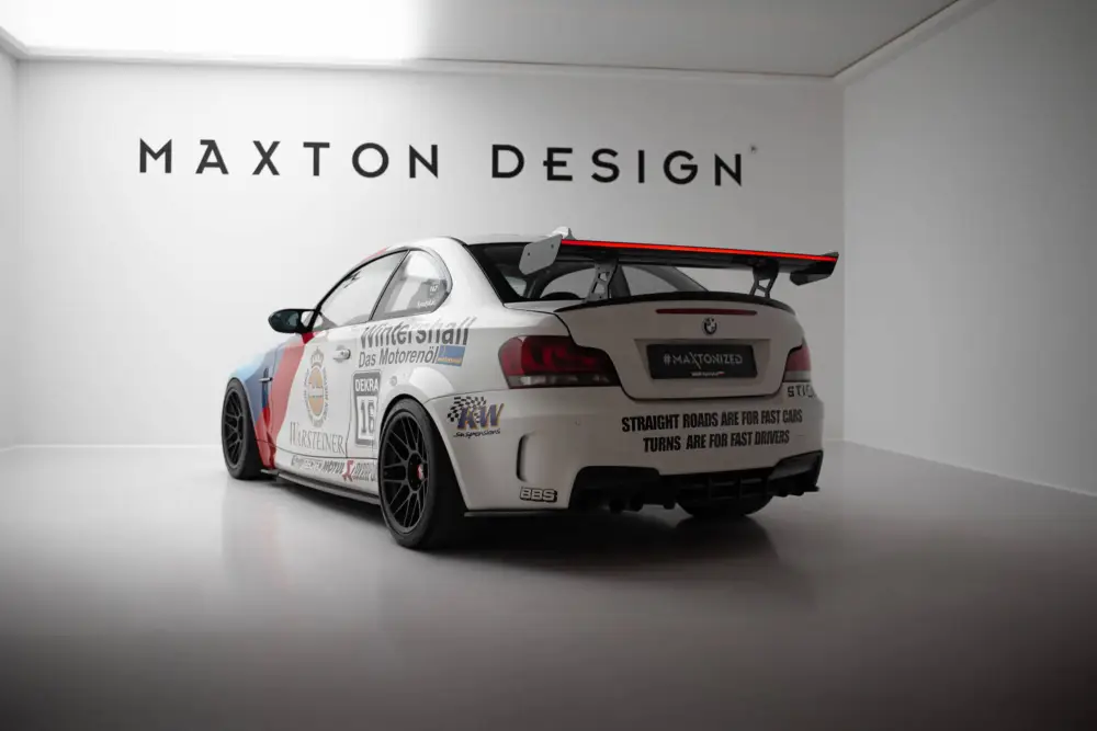 Maxton Design zadní křídlo s úzce rozkročenými držáky a LED světlem v.2 pro BMW řada 1 E82 1M, materiál pravý karbon Autentický